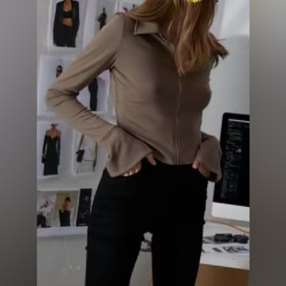 Only worn once. Brown Cropped top with Zipper by open enrollment. Size S.